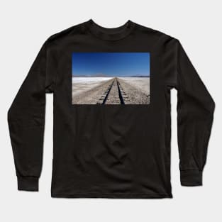 Bolivie - Salar d'Uyuni, voie ferré Long Sleeve T-Shirt